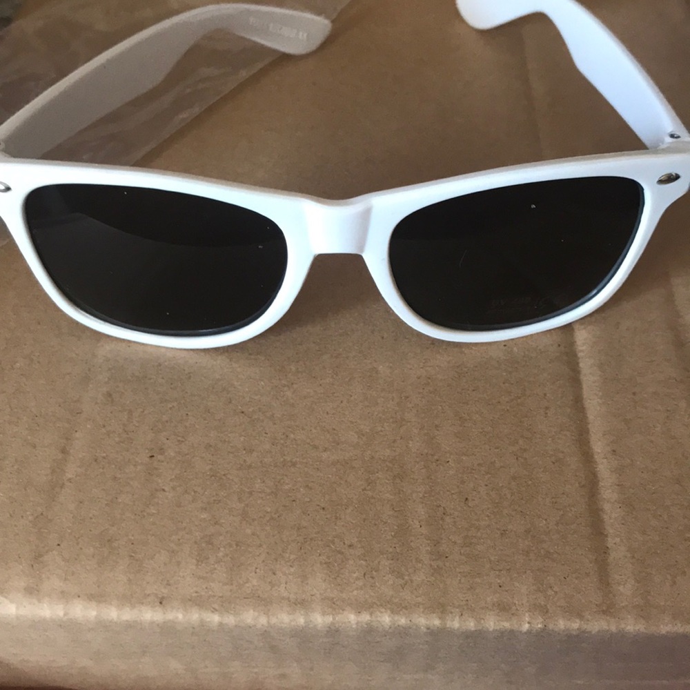 SOLD UV400 CE sunglasses. White frame, dark Lens